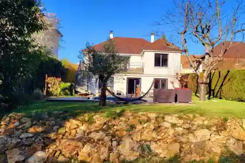 Tastefully Renovated Property in a Sought-after Location