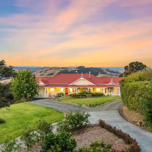 AWARD-WINNING MODERN VICTORIAN VILLA