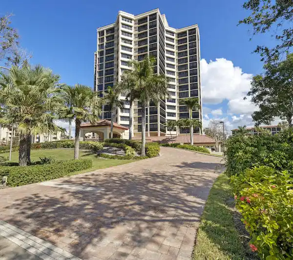 DESIRABLE CONDO IN THE SOUGHT-AFTER CHATEAUMERE COMMUNITY