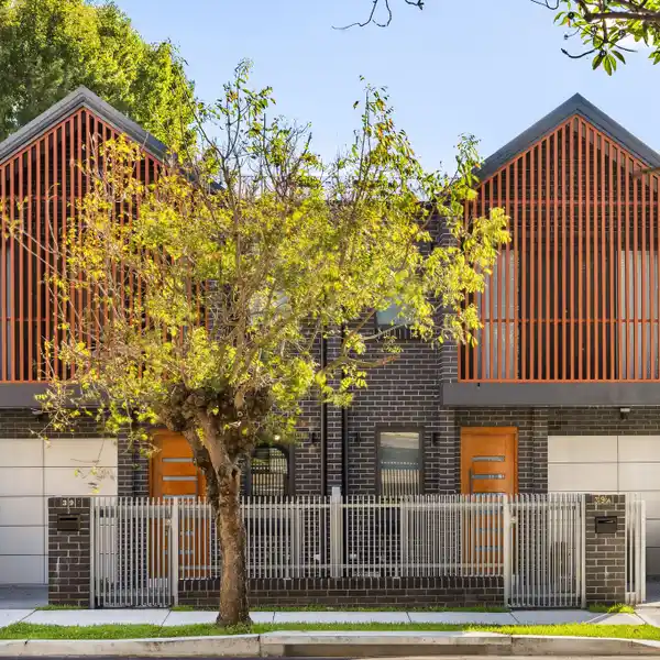 IMPECCABLE MODERN HOME