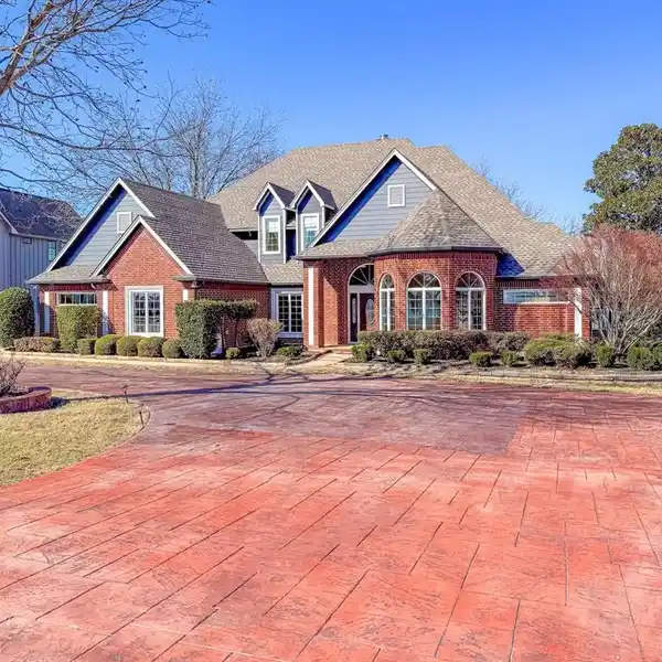 SERENE WATERFRONT HOME FOR BOTH GRAND ENTERTAINING AND TRANQUIL RELAXATION