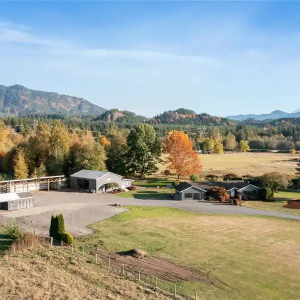 ENTERTAINER’S PARADISE WITH MT. RAINIER VIEWS & CREEK FRONTAGE