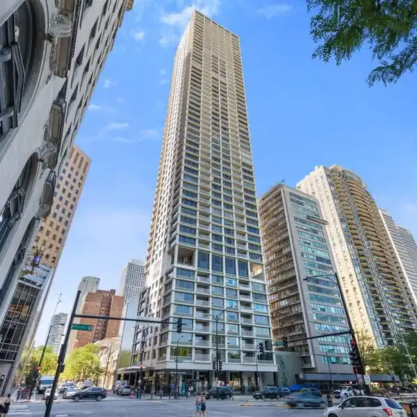 THREE BEDROOM CONDO WITH BREATHTAKING VIEWS IN GOLD COAST