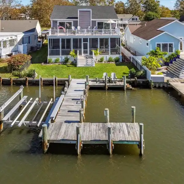 BAYFRONT BLISS WITH PIER, PORCH, AND SUNSETS