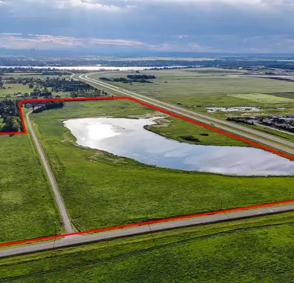 HOME AND SHOP ON AN EXPANSIVE PARCEL