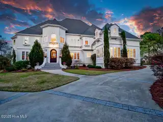Lovely Lakefront Landfall Sanctuary