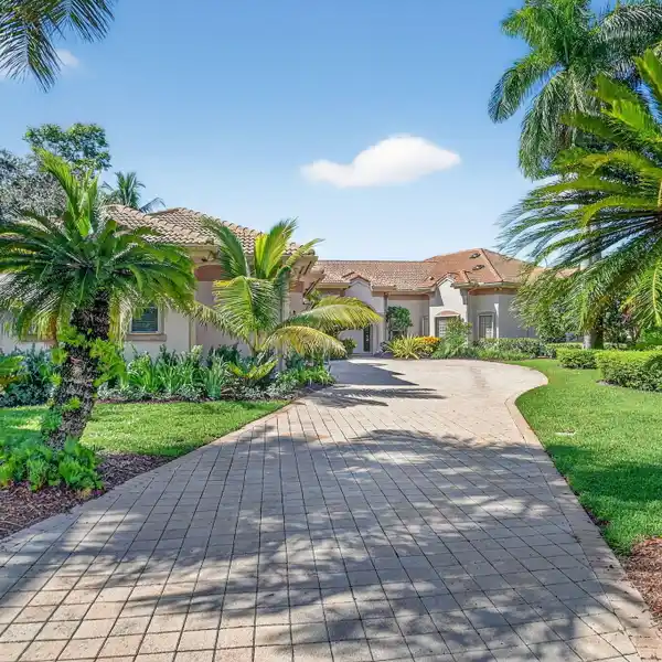 SPRAWLING CUSTOM RANCH IN BEAR LAKES ESTATES