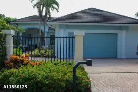 Palmetto Bay Pool Home in Lychee Grove Estates