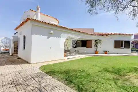 Stunning Single-Story Villa