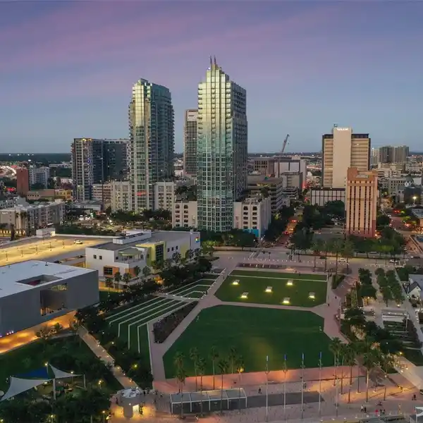 EXQUISITELY REMODELED HIGH-RISE CONDO IN DOWNTOWN TAMPA