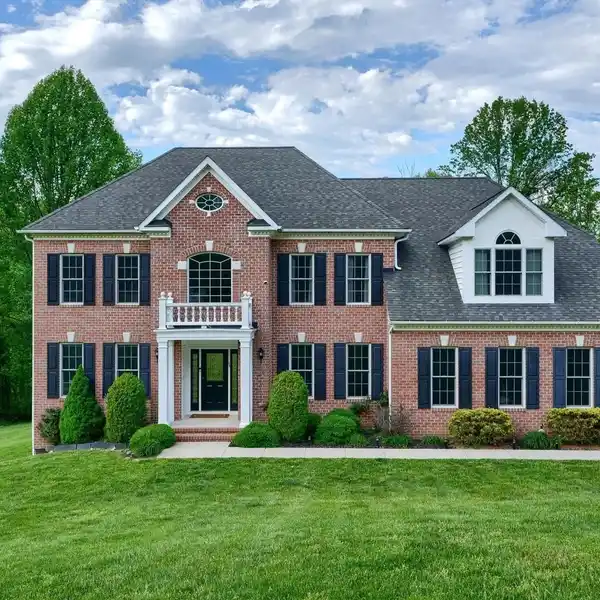 ELEGANT COLONIAL RETREAT ON PRIVATE 4-ACRE ESTATE