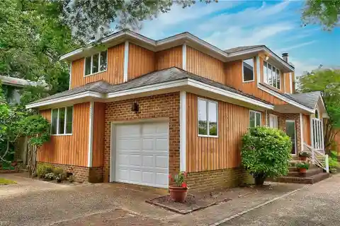 Architect-designed Beach Gem with Vaulted Ceilings
