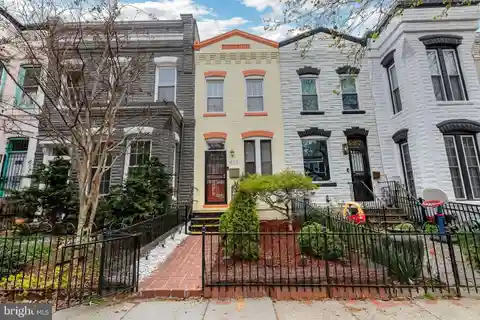 Stylish Townhouse with Private Patio