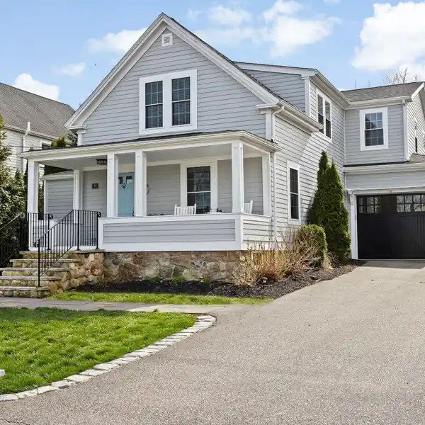 THOUGHTFULLY REBUILT MODERN FARMHOUSE