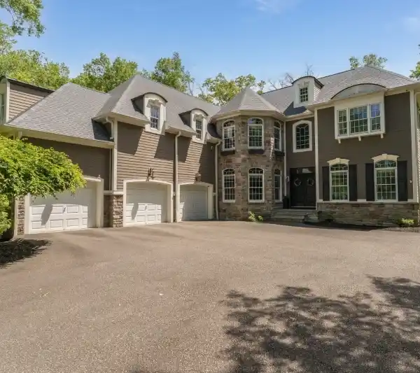 REFINED LUXURY ON OVER FOUR ACRES