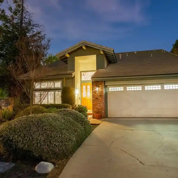 GORGEOUS TURN-KEY OPPORTUNITY