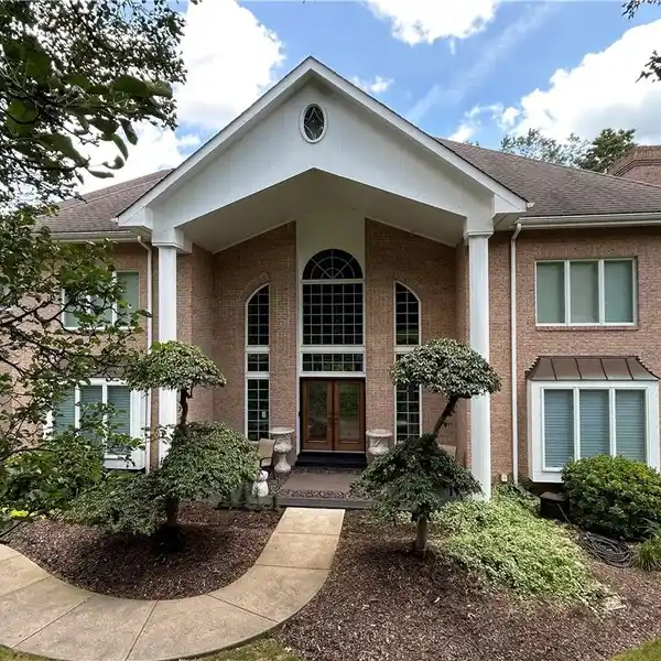 ENTERTAINER'S DREAM HOME IN A PRIME LOCATION