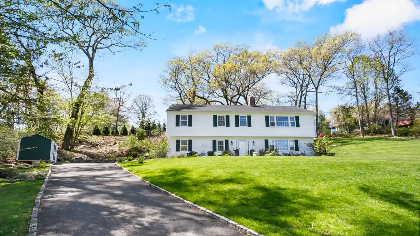 Welcoming Home on a Sought-after Cul-de-sac