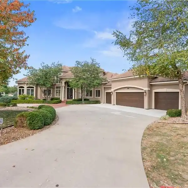 LUXURY LIVING IN SADDLE RIDGE ESTATES