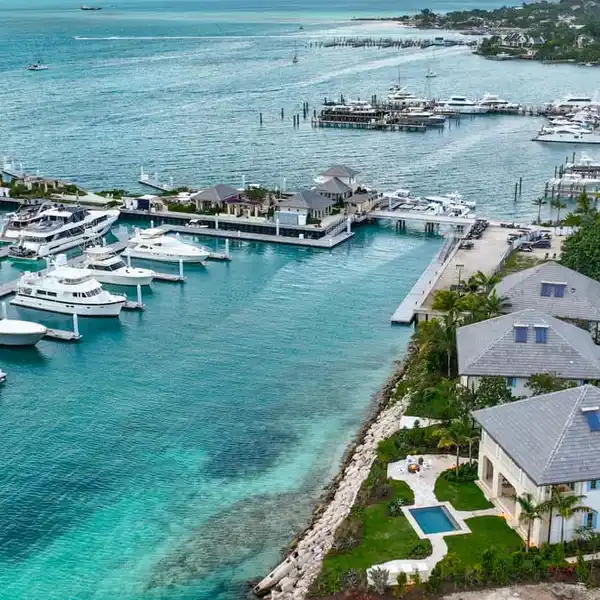 LUXURY GROUND FLOOR TURN-KEY CORAL COTTAGE RESIDENCE