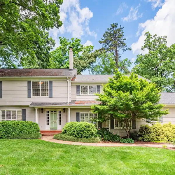STATELY HOME IN OLD FOXCROFT