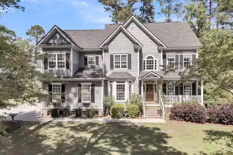 Beautifully Maintained Residence in Sought-after Tennyson