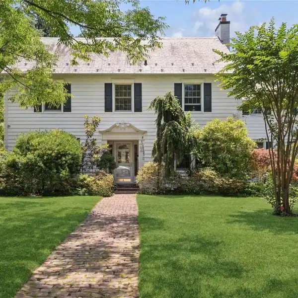IMPECCABLY MAINTAINED COLONIAL HOME IN THE HEART OF EAST WILLISTON