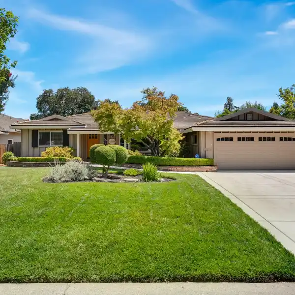 BEAUTIFULLY CRAFTED BUILDER'S OWN HOME