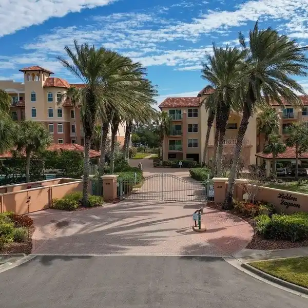 FIRST-CLASS RESORT RESIDENTIAL CONDOMINIUM HOME