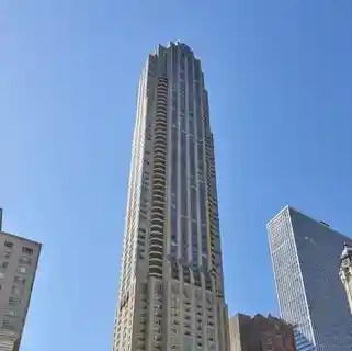 Half-Floor Lakeview Condo with Three Balconies