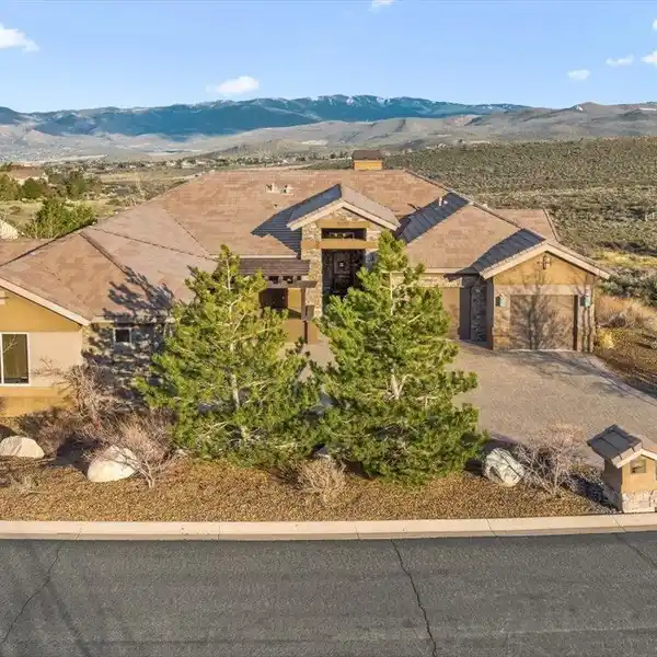 EXPANSIVE YET COMFORTABLE LUXURY HOME IN THE RESERVE