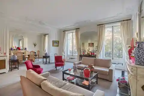 First Floor Apartment in a Desirable Haussmannian Building