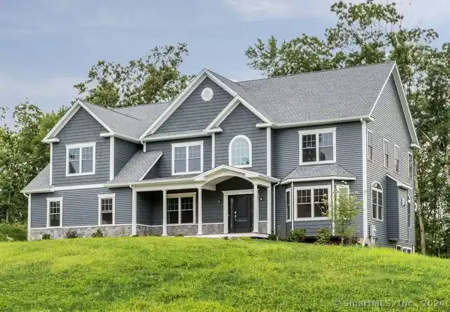 Exquisite New Construction in Newtown
