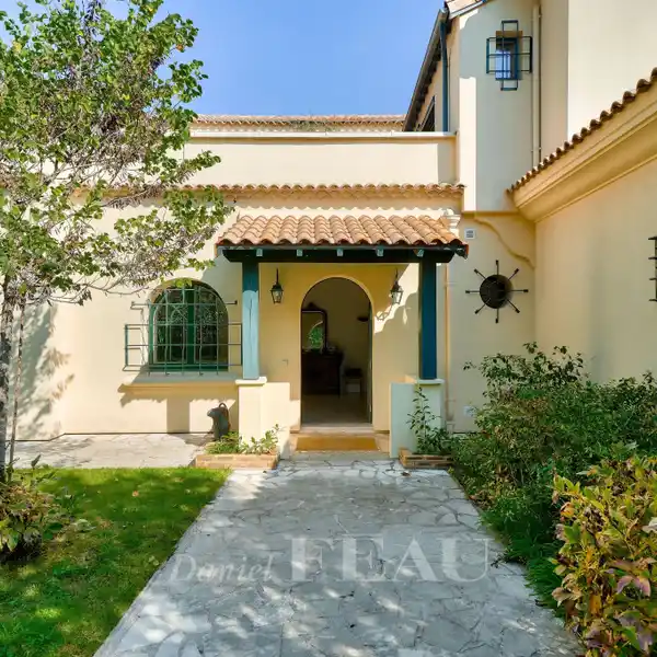 PEACEFUL TUSCAN-STYLE PROPERTY