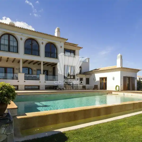 PERFECT COMBINATION OF MODERN AND RUSTIC LUXURY