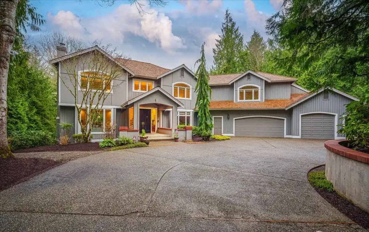 Beautiful Custom Home in Broadhurst