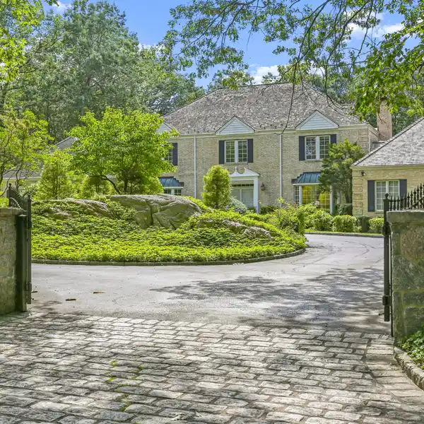 STATELY GEORGIAN BRICK COLONIAL ON A PRIVATE CUL-DE-SAC