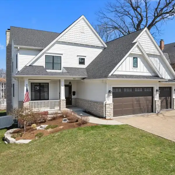 EXQUISITE CUSTOM HOME IN PREMIER DOWNTOWN LOCATION