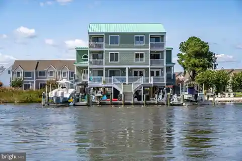 Coastal Elegance Meets Ultimate Waterfront Living