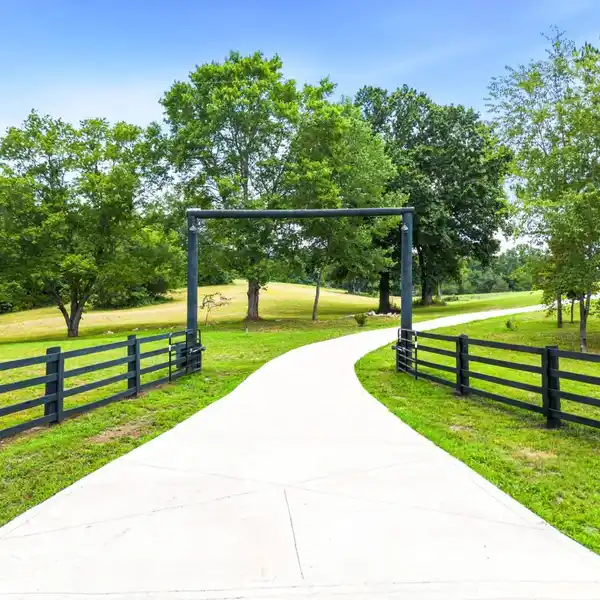 FANTASTIC FARMHOUSE RETREAT