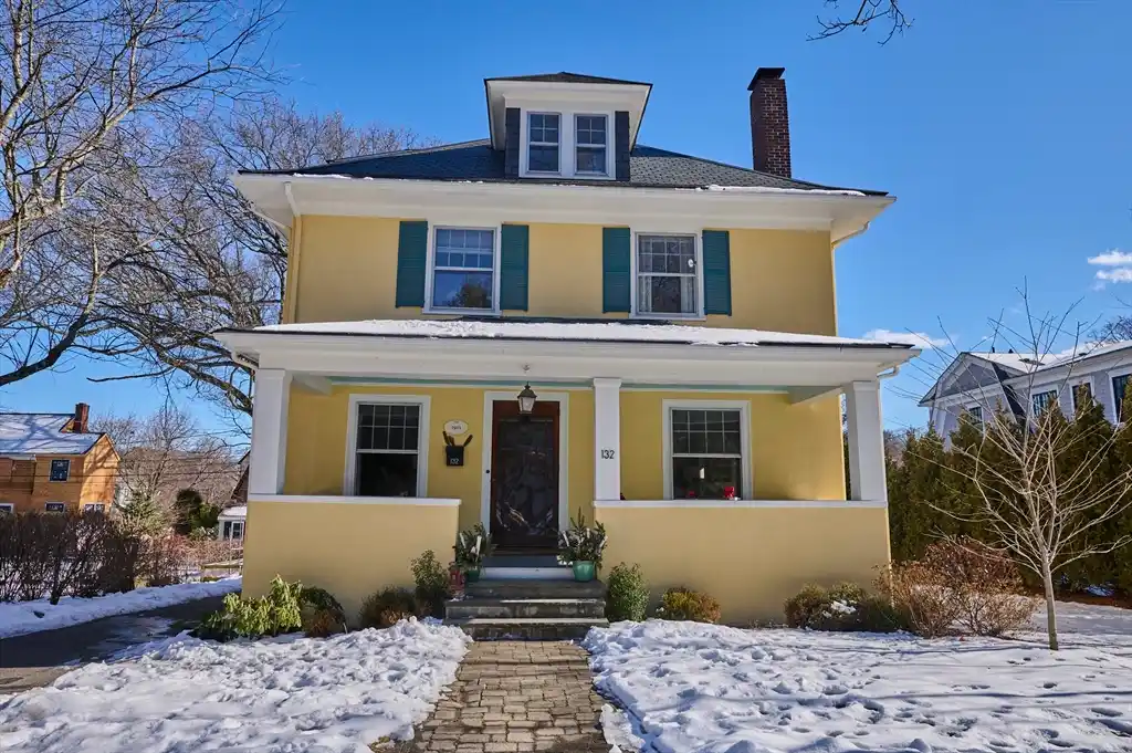 Beautiful Arts and Crafts Home in Ideal Location