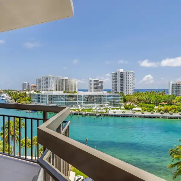 BREATHTAKING WATERFRONT VIEWS FROM LAKE BOCA TERRACE