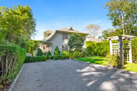 Lovely Renovated Rental in Convenient Location