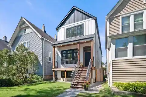 Newer Construction in Prime Evanston Location