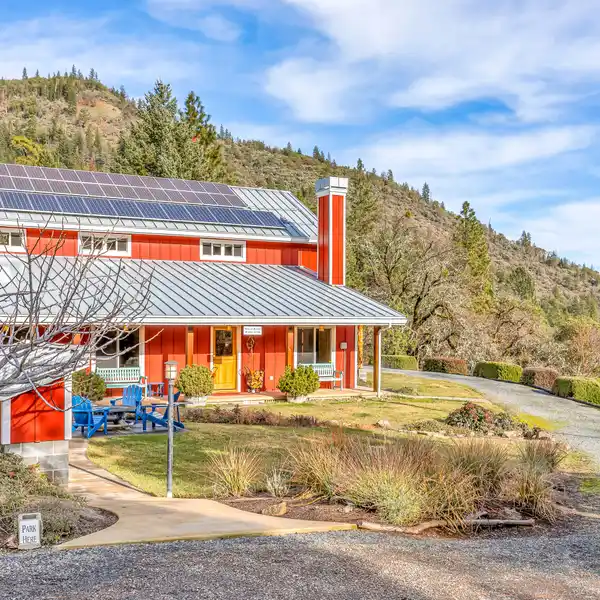 PRIVATE 95-ACRE CUSTOM HOME NEAR ROGUE RIVER