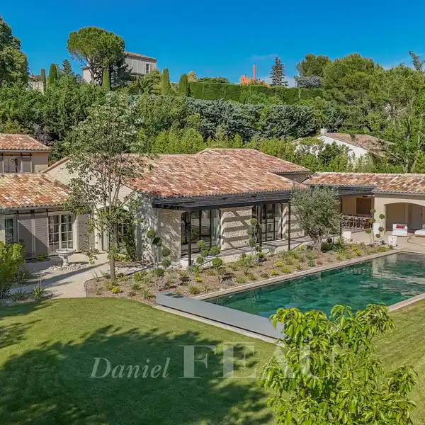 METICULOUSLY RENOVATED PROPERTY WITH UNIQUE CHARM