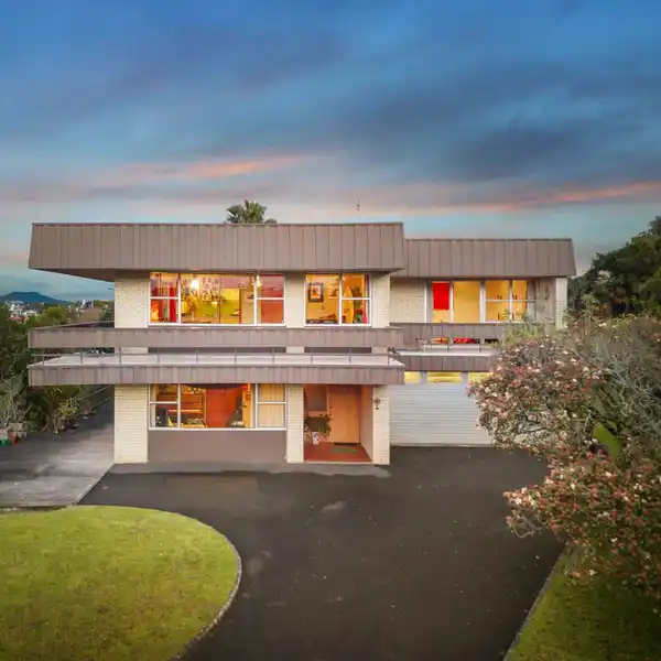 DIVINE AND ICONIC 1970’S RESIDENCE