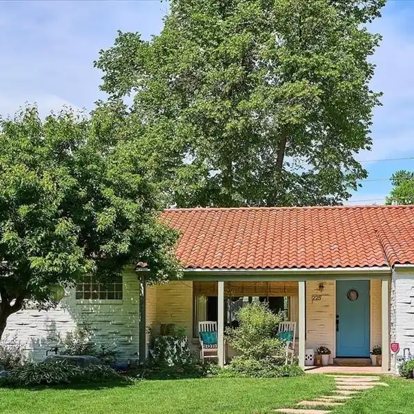 SANTA BARBARA-STYLE CHARM IN CRESTMOOR