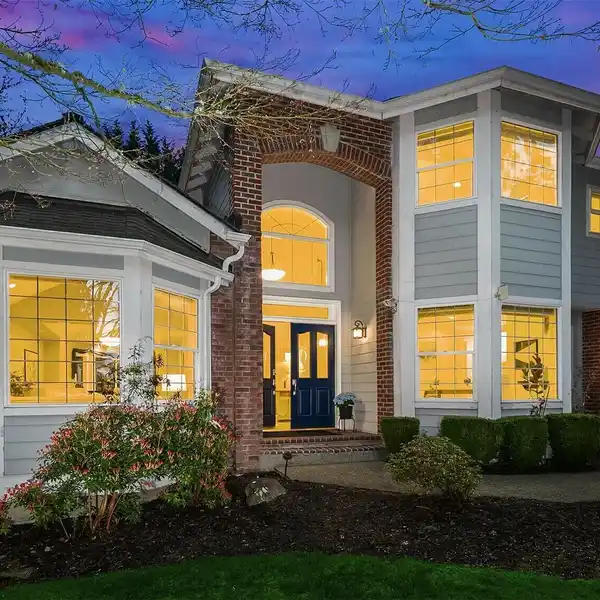 EXPANSIVE HOME WITH ACCESSORY UNIT