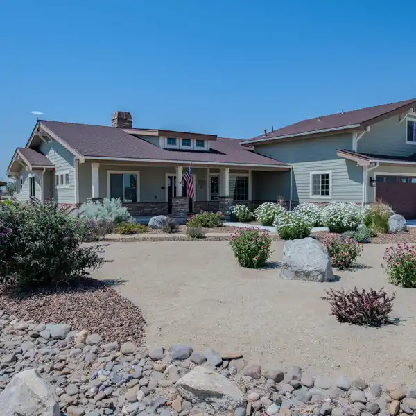ONE-OF-A-KIND HOME IN GRANDVIEW ESTATES